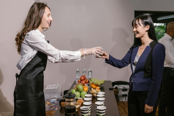 What are the key trends in smartphone security within the UK computing industry?